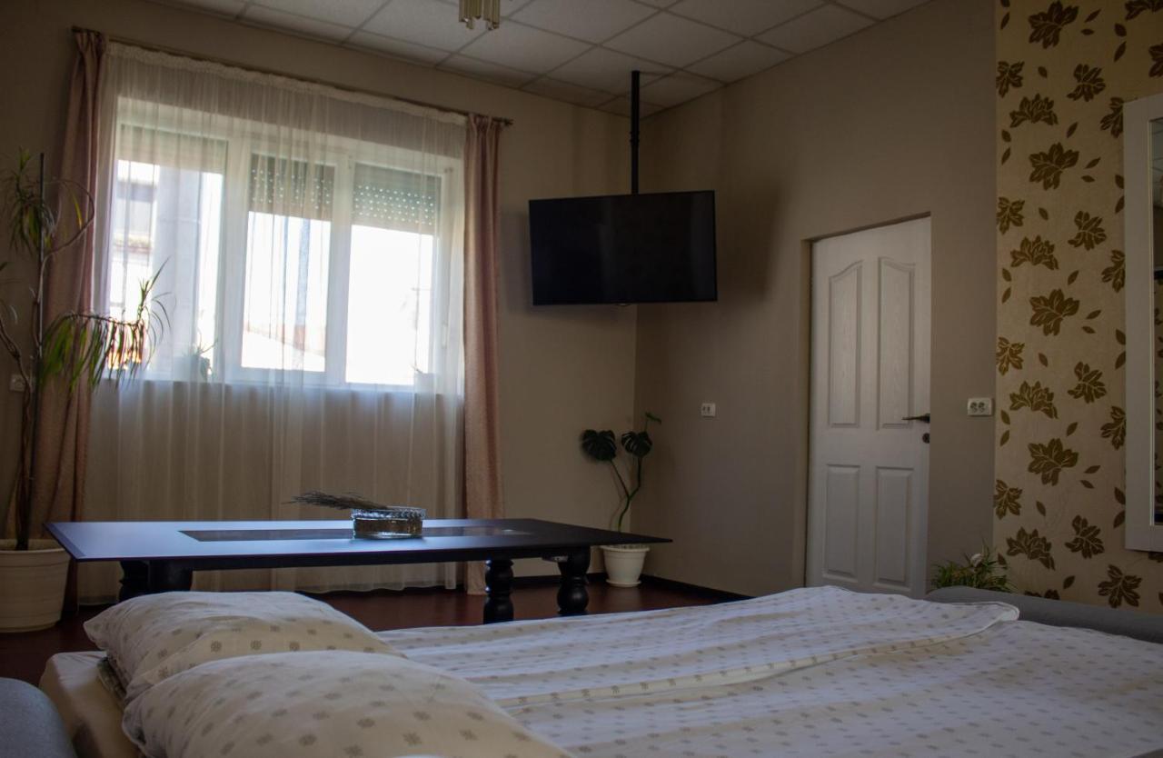 Yox Apartment 1 Nagyvárad Kültér fotó